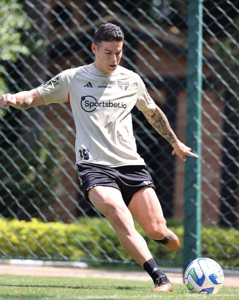 La Joaqui reveló que está saliendo con un famoso futbolista: a quién apuntan los indicios