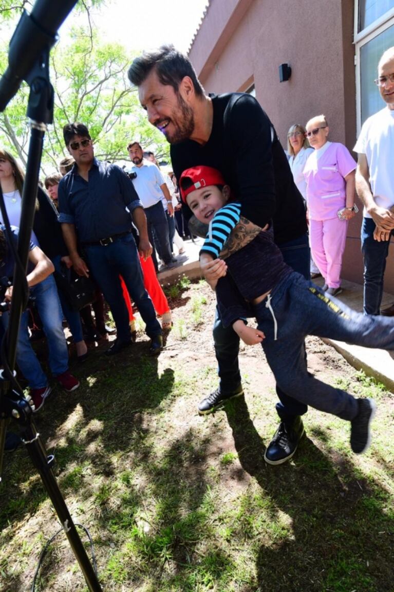 La jornada solidaria de Marcelo Tinelli en un comedor infantil y en el hospital de Bolívar 