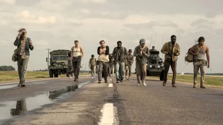 La larga marcha (The Long Walk) construye a lo largo de casi dos horas su horror a partir de una premisa tan sencilla como devastadora.