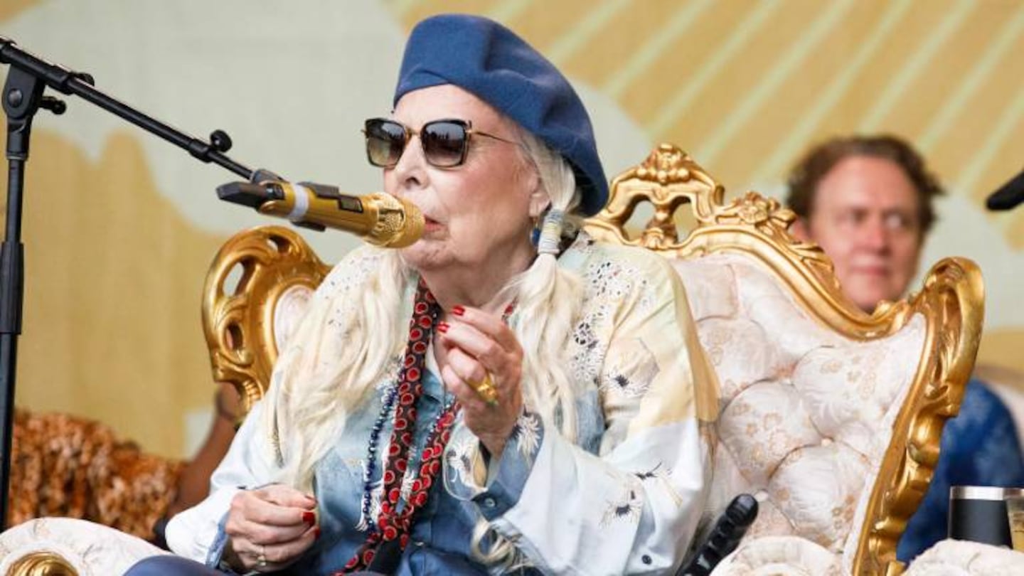 La legendaria Joni Mitchell vuelve a los escenarios después de 20 años