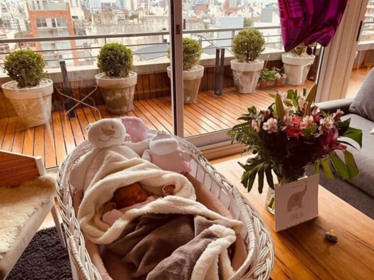 La llegada al hogar de Darío Barassi con su hija recién nacida: