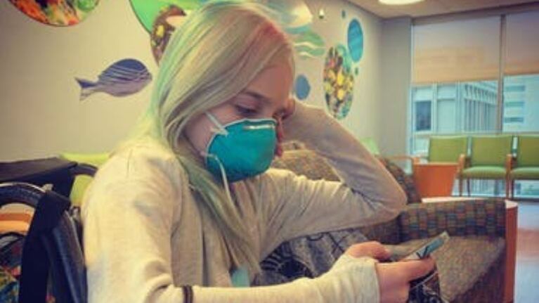 La madre de una nena con cáncer pide por favor a la gente que dejen de agotar los barbijos.