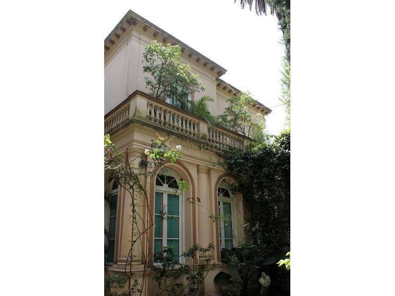 La majestuosa mansión palermitana de Natalia Oreiro y Ricardo Mollo. (Foto: Web)