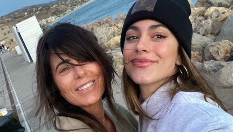 La mamá de Tini Stoessel lanzó su marca de bikinis y los precios llamaron mucho la atención.