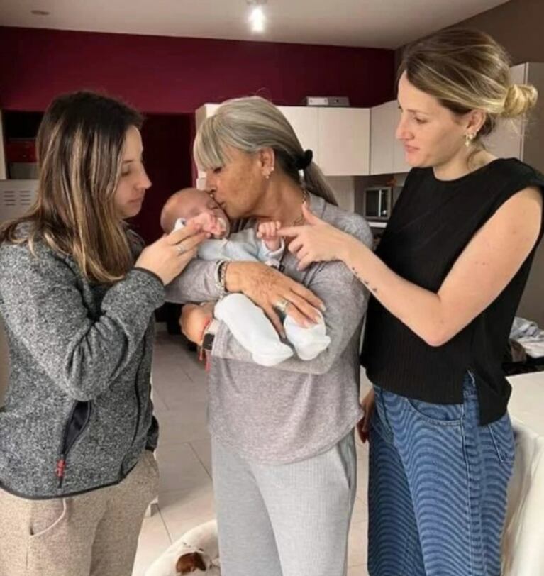 La mamá y la hermana de Mica Viciconte mimaron a Luca Cubero: las fotos más dulces