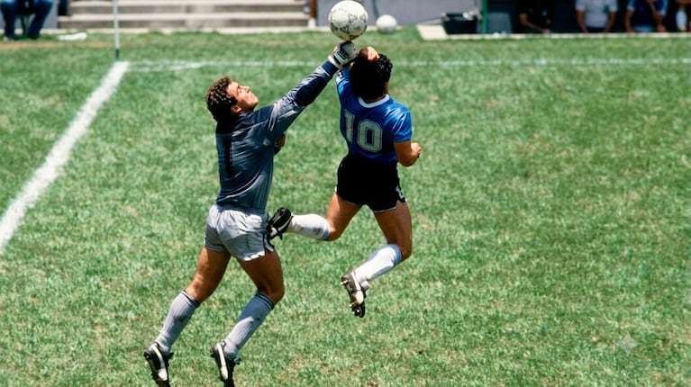 La Mano de Dios: qué dijo Diego Maradona sobre su histórico gol a Inglaterra (Foto web, retocada con IA)