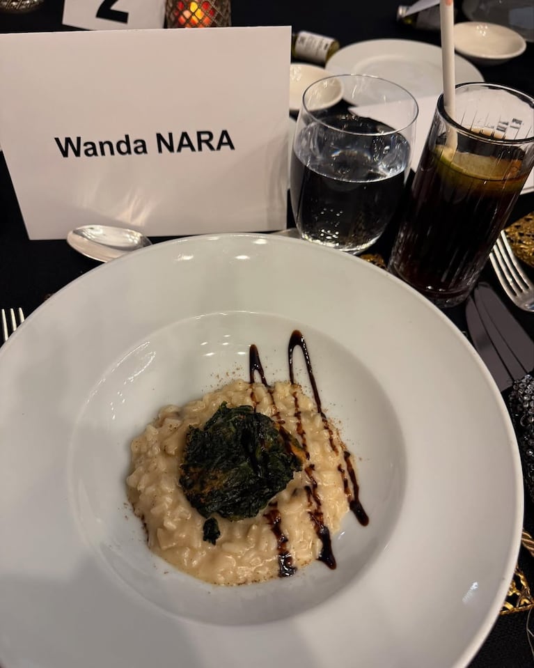 La mesa de Wanda Nara durante la ceremonia. Foto: Instagram @wanda_nara