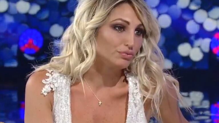 La millonaria suma que le reclaman a Vicky Xipolitakis por el escándalo dentro de la cabina de tripulación de un avión.