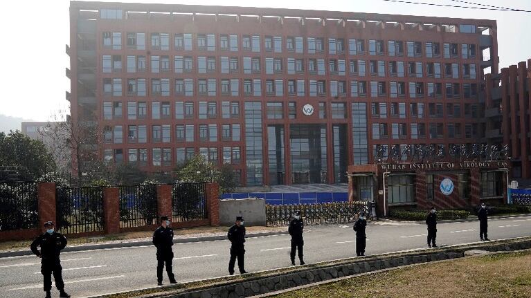 La misión de la OMS visita el laboratorio de máxima seguridad de Wuhan. Foto: AP.