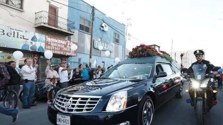 La muerte de Juan Gabriel dejó un profundo vacío en su México lindo y querido