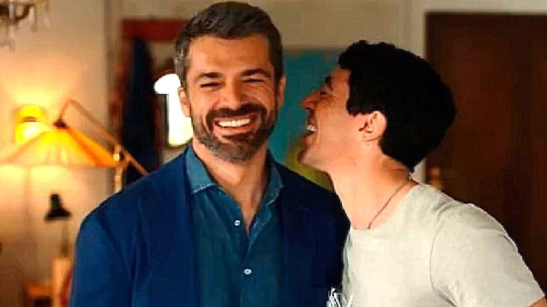 La mujer descubre que su marido fallecido mantenía una relación con un hombre.