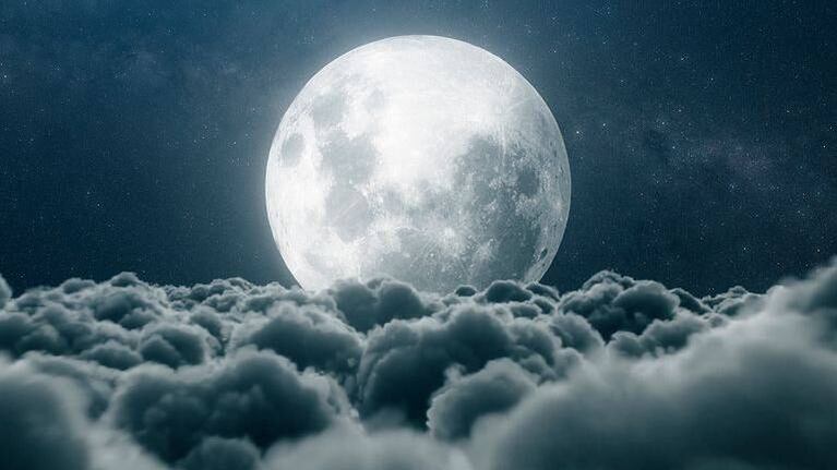 La NASA confirma abundante presencia de agua congelada en la Luna