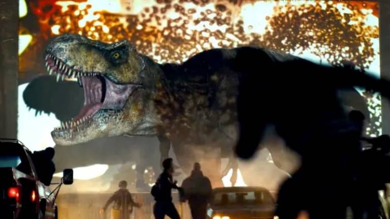 La nueva película de Jurassic World destronó a Top Gun en la recaudación de los cines