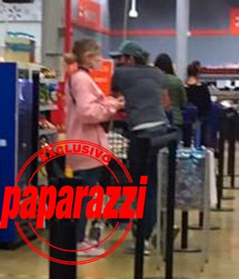 La nueva prueba fotográfica del acercamiento de Laurita Fernández y Nicolás Cabré: juntos en el supermercado