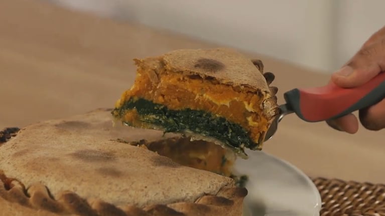 La obra terminada: tarta bicolor de calabaza y espinaca. Foto: Cucinare.TV