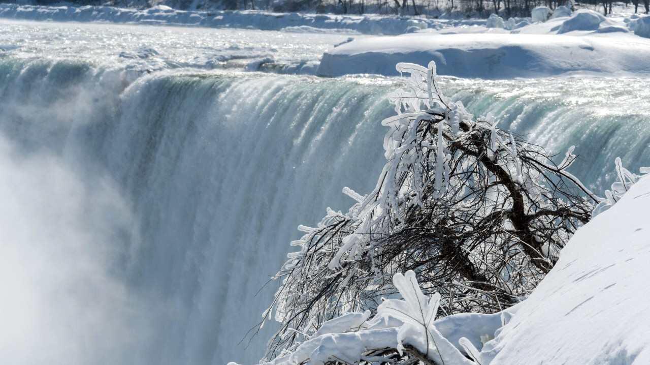 La ola de frío congeló las Cataratas del Niágara