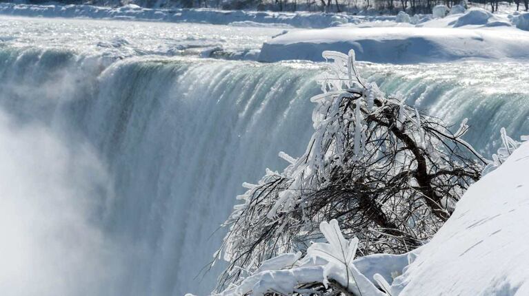 La ola de frío congeló las Cataratas del Niágara
