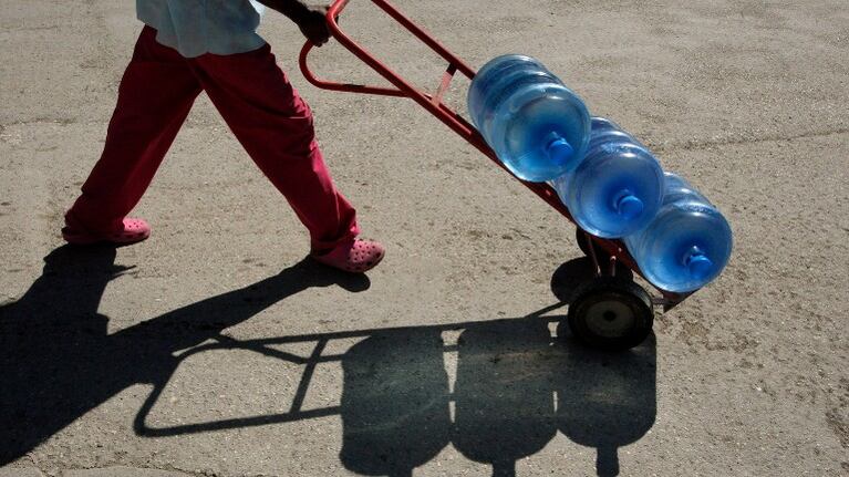  La OMS advierte que en la pandemia un cuarto de los centros de salud del mundo no cuentan con agua. Foto: Reuter.