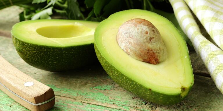 La palta ayuda al cuidado de la piel y del cabello