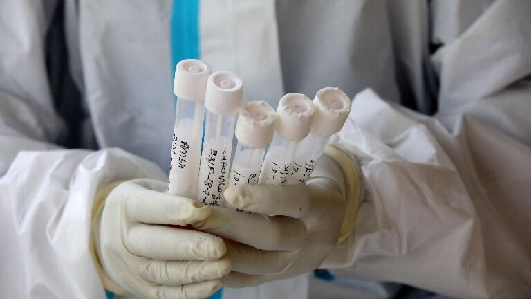 La pandemia de coronavirus golpea fuerte en India y vuelve a preocupar a España. Foto: EFE.