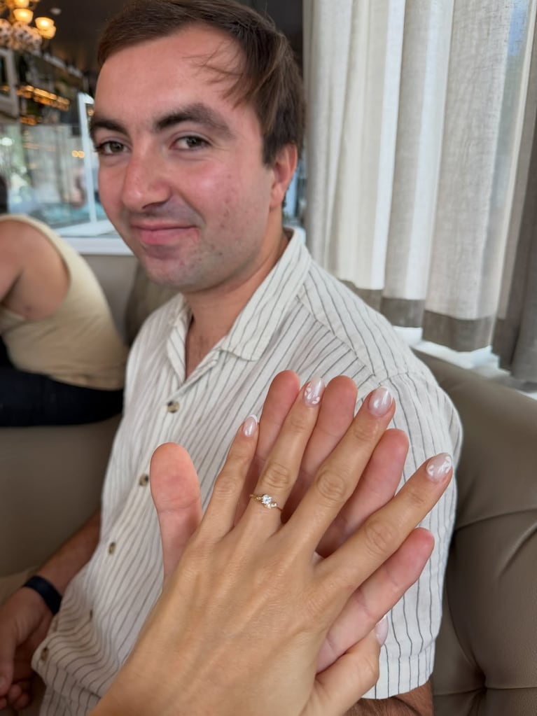 La pareja compartió un primer plano del anillo elegido para la propuesta
Fuente: Instagram @danibatllecasas