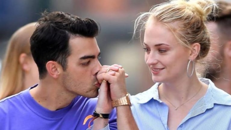La pareja le dio la bienvenida a Willa.