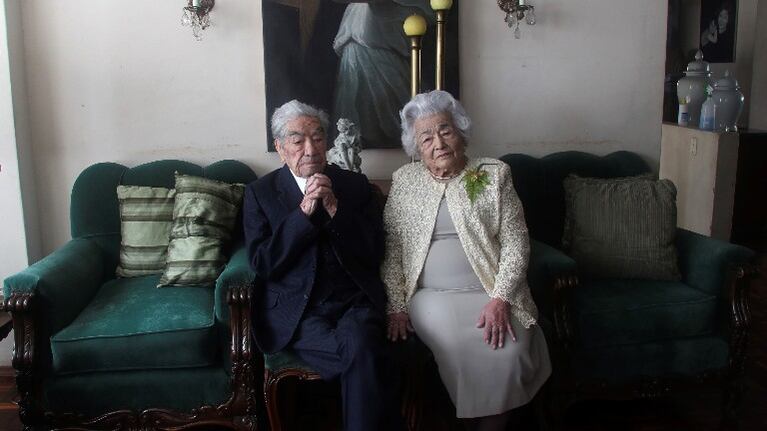 La pareja más longeva combina entre ellos más de 215 años.  Foto: AP.