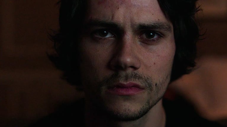 La película de acción protagonizada por Michael Keaton y Dylan O’Brien que la rompe en streaming