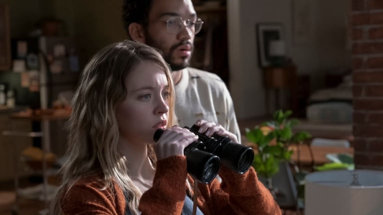 La película se presenta como la historia de una curiosidad que termina convertida en una “tóxica obsesión”.