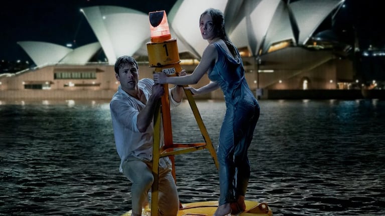 La película utiliza la fórmula conocida como enemies to lovers.