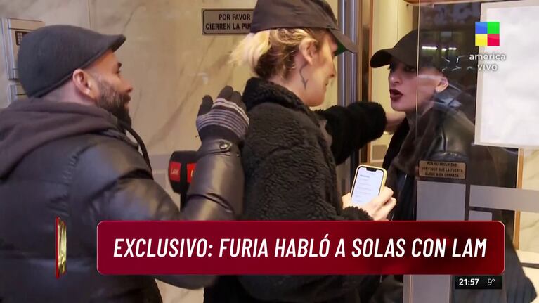 La polémica actitud de la hermana de Furia con el notero de LAM.