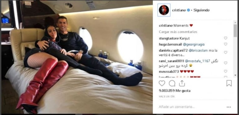 La polémica foto de Cristiano Ronaldo abrazado a Georgina Rodríguez dentro de un avión que se volvió viral