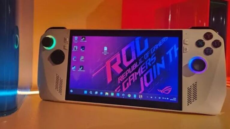La primera consola portátil de Asus, ROG Ally, llega con procesador AMD Ryzen y pantalla Full HD de 120Hz
