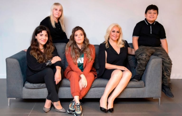 La primera foto de Gianinna, Dalma, Dieguito Fernando Maradona, Claudia y Verónica Ojeda juntos pidiendo Justicia por Diego: "Queremos la verdad"