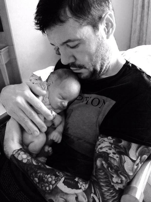 La primera foto de Marcelo Tinelli con su hijo Lorenzo. (Foto: Twitter)
