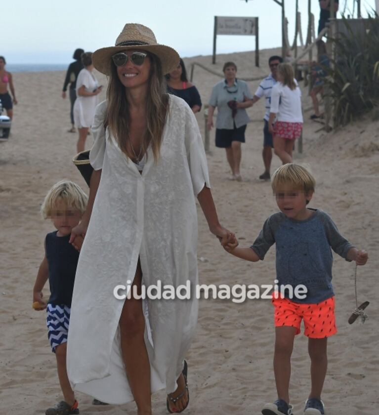 ¡La primera foto! Pampita y Pico Mónaco, juntos en las playas de Punta del Este