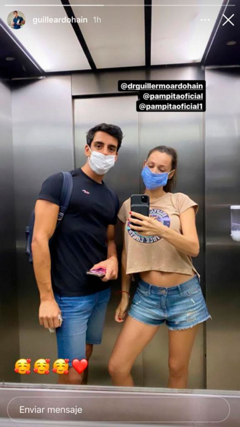 La primera salida pública de Pampita tras recuperarse del coronavirus: selfie con Roberto, reencuentro familiar y su incipiente pancita