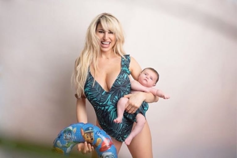 La producción de fotos de Vicky Xipolitakis con su bebé de 2 meses: "Salvador me enseñó el amor verdadero y la paciencia, ja"