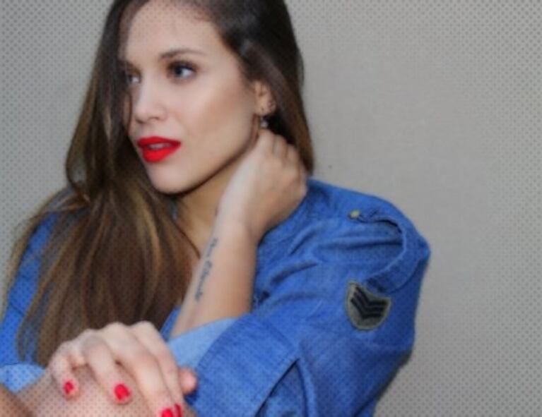 La producción de fotos súper hot de Barbie Vélez para una marca de calzado... ¡con escote ultra jugado!