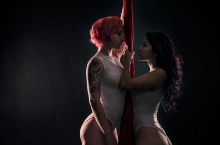La producción súper hot de Griselda Sánchez junto a otra mujer, a favor de la diversidad sexual