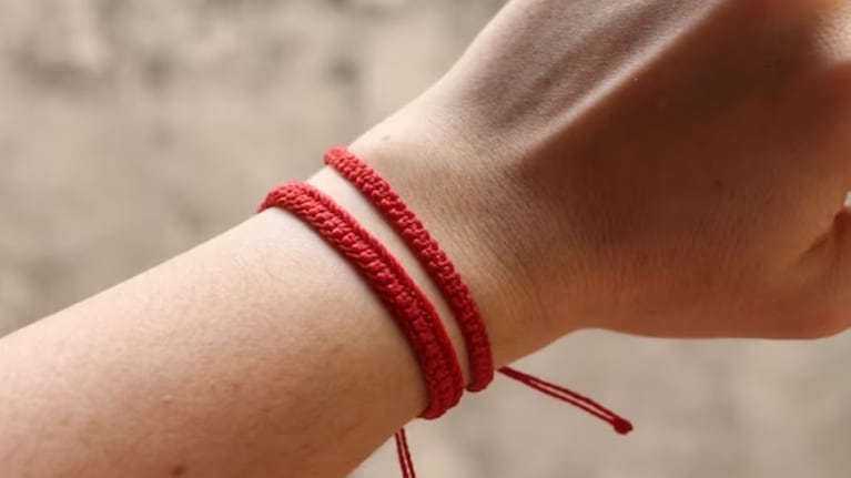La pulsera roja contra el mal de ojo y malas energías. (Foto: Adobe Stock)