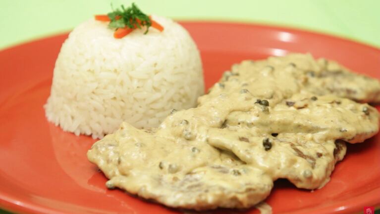 La receta de escalopes con salsa de pimienta verde. Foto: Cucinare..TV.