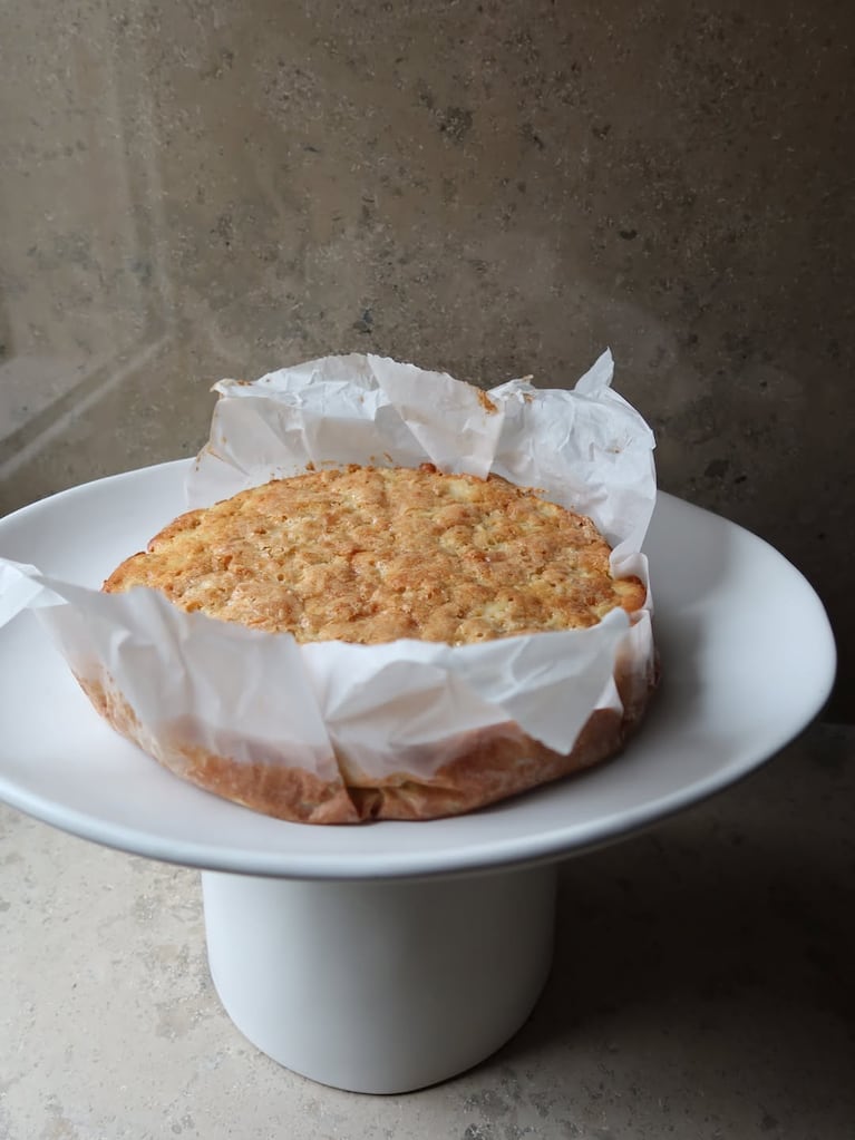 La receta de la torta húmeda de manzanas de Cami Homs (Foto de Instagram)