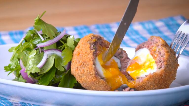 La receta de los huevos escoceses para sorprender en la entrada. Foto: Cucinare.TV.