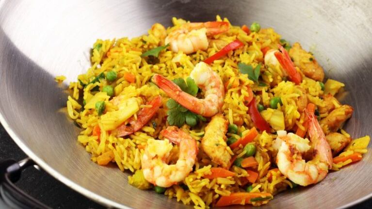 La receta infalible para cocinar el mejor salteado de langostinos con arroz