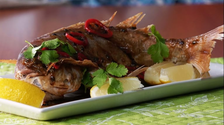 La receta para hacer el mejor pescado entero frito. Foto. Cucinare.TV.