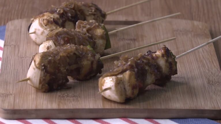 La receta para hacer en tu casa las famosas brochettes de pollo japonesas