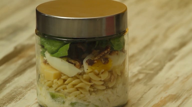 La receta para hacer Pasta Salad en frasco. Foto: Cucinare.TV