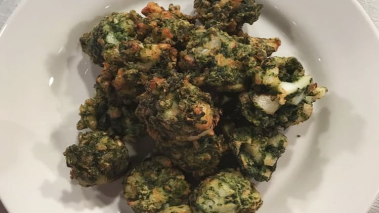 La receta para hacer unos increíbles buñuelos de espinaca y abadejo. Foto: Cucinare.TV.