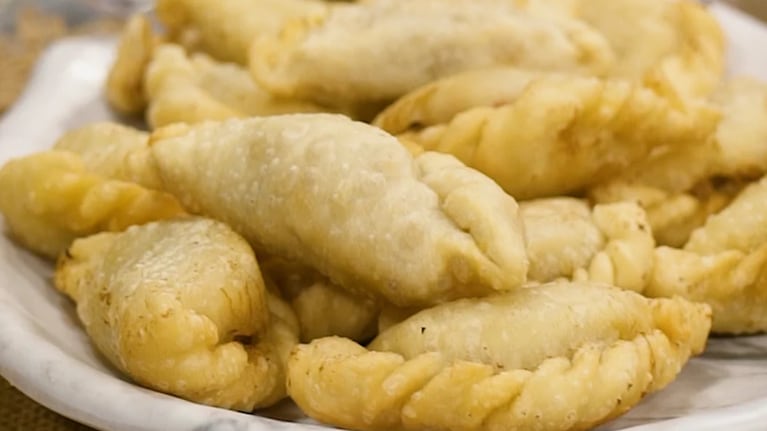 La receta para preparar un relleno jugoso y sabroso, con el aporte de una salsa criolla.
Foto: CucinareTV
